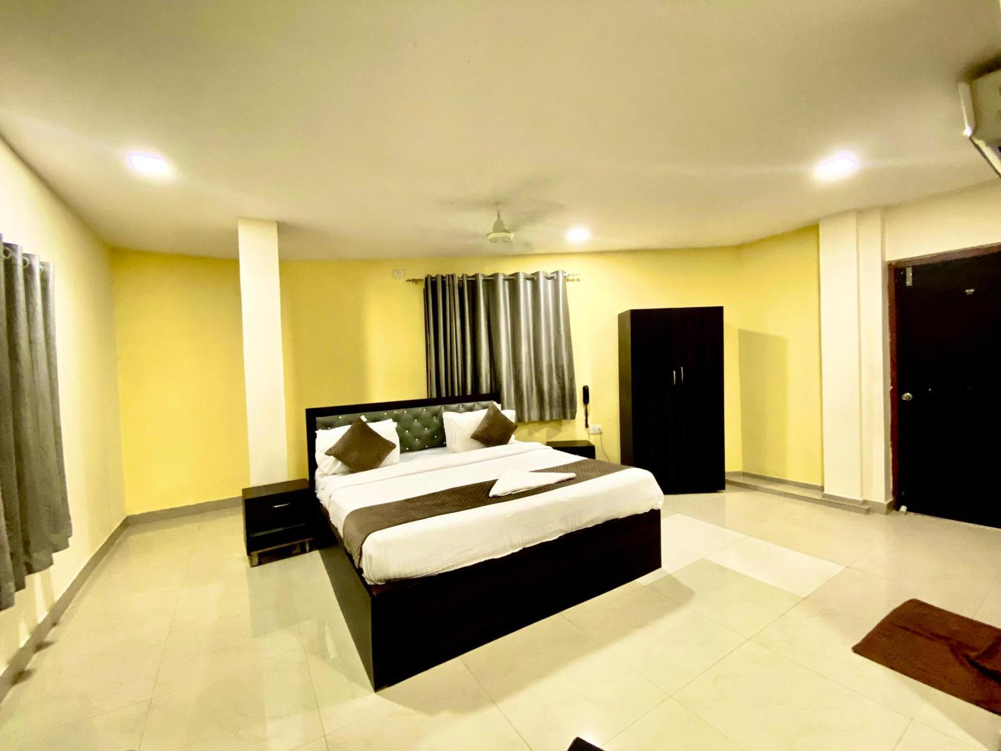 Hotel Sky Park Shamshabad Eksteriør billede